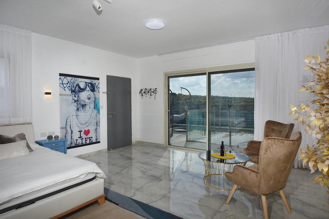 הסויטות של פולי Manot Exterior photo
