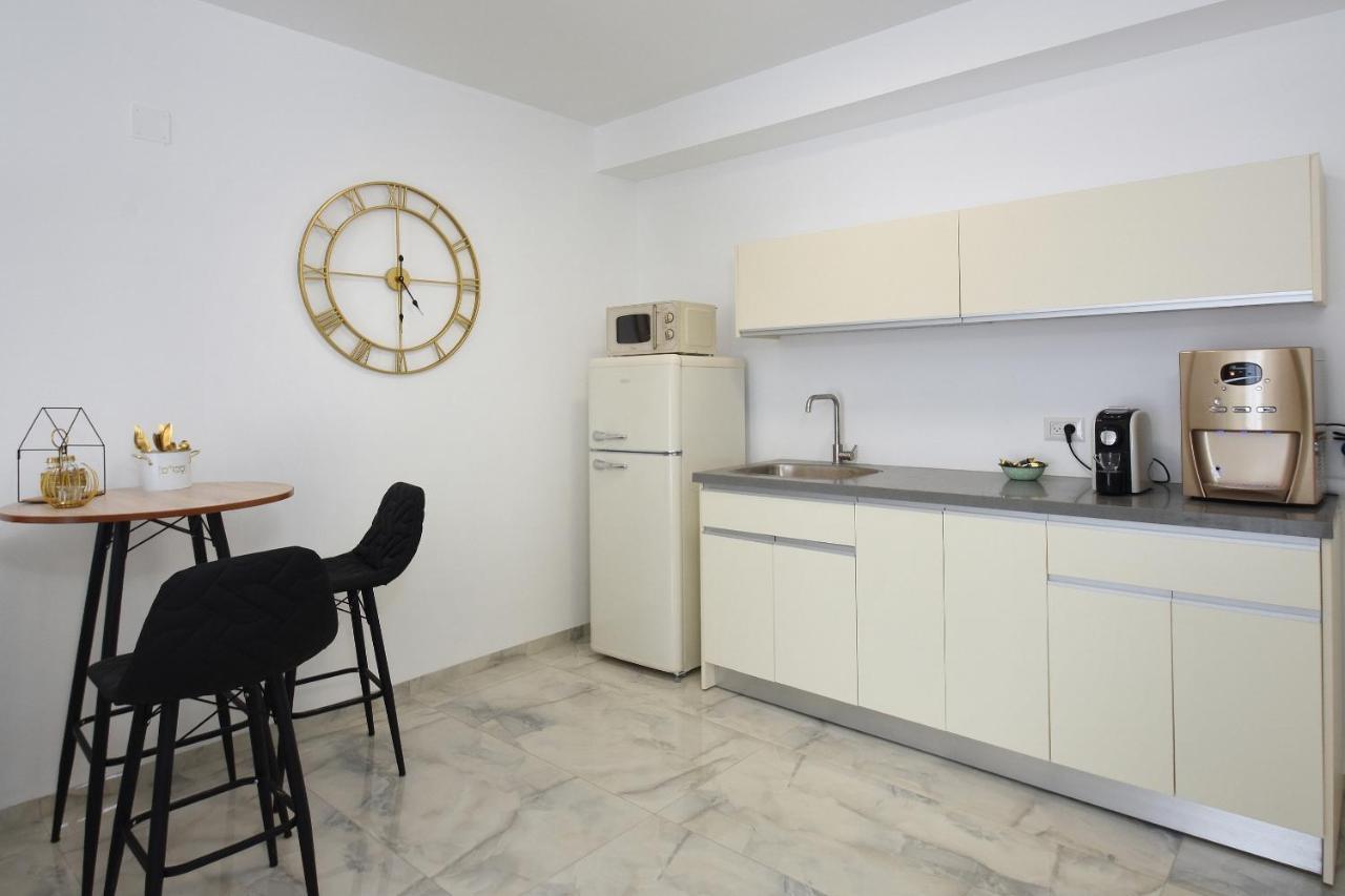 הסויטות של פולי Manot Exterior photo